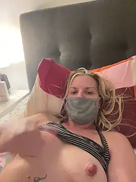 kokakolaXX stripchat live cam model