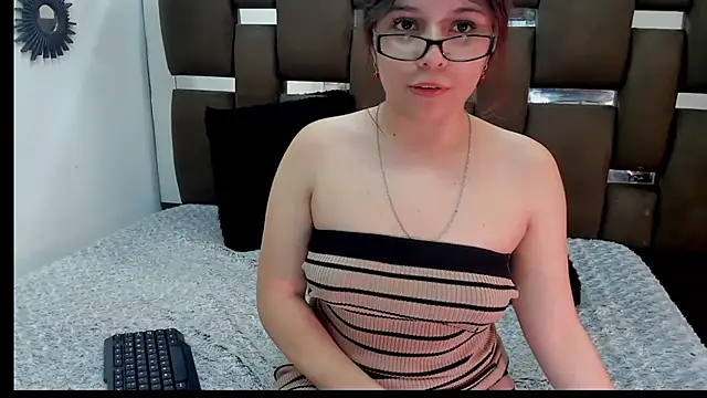 allicepetit stripchat live cam model