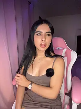 Emily-14 stripchat live cam model