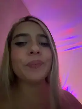 _Ninasanz stripchat live cam model