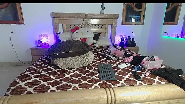 bratz_glloe stripchat live cam model