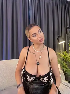 PearlPlenty stripchat live cam model
