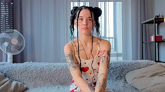KeniaBibiloni stripchat live cam model