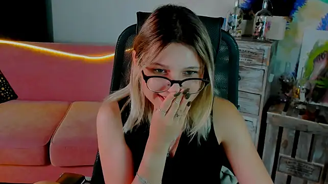 LeslieBloom stripchat live cam model