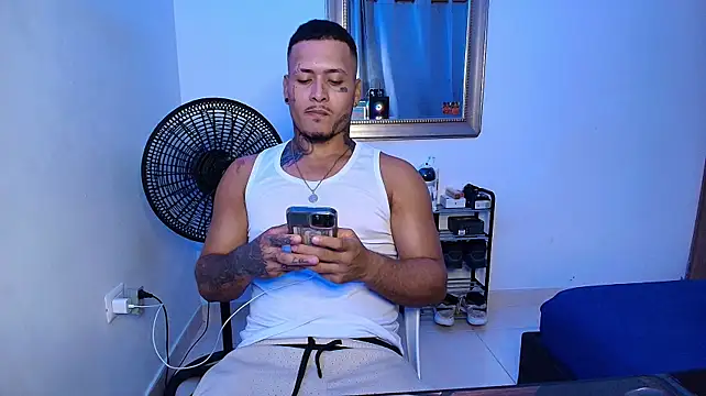 crow_black00 stripchat live cam model