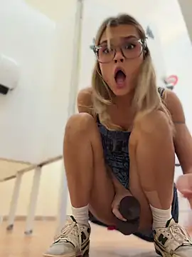 Nicoleevien stripchat live cam model