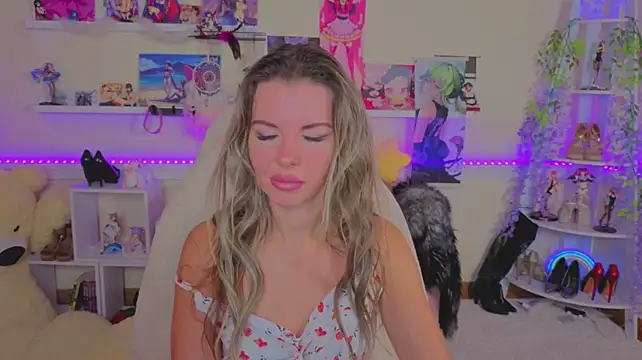 Real_Tini stripchat live cam model