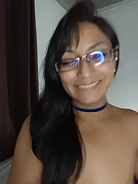 LucyCherry69 stripchat live cam model