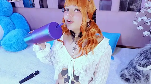 BizzyNoar stripchat live cam model