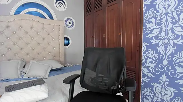 adrian_black86306 stripchat live cam model