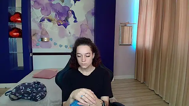 EmiliaMilsi stripchat live cam model