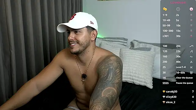 owen-pierces stripchat live cam model
