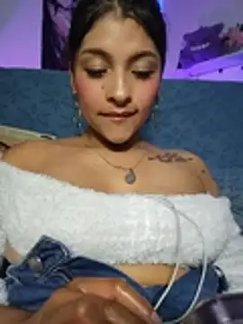 Fox_Roxxan stripchat live cam model