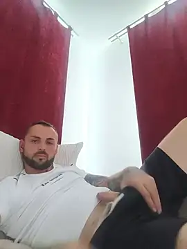 papichulo0099 stripchat live cam model
