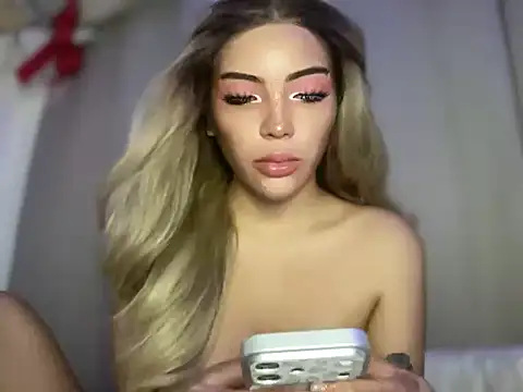 sassy_soffy stripchat live cam model