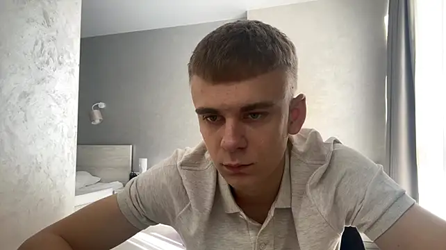 SoloFury stripchat live cam model