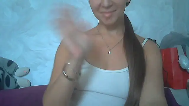 Bella--White stripchat live cam model