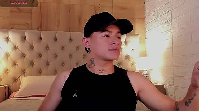 LiamDeeps stripchat live cam model