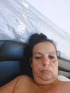 IvettkeXXX stripchat live cam model