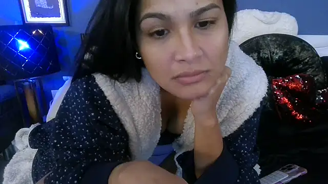 dellagoldxx stripchat live cam model