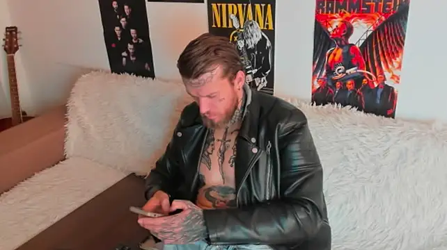 Huntall77 stripchat live cam model