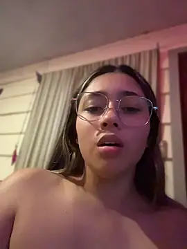 YourFavoriteLatina stripchat live cam model