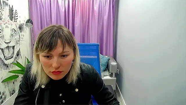 dareyann stripchat live cam model