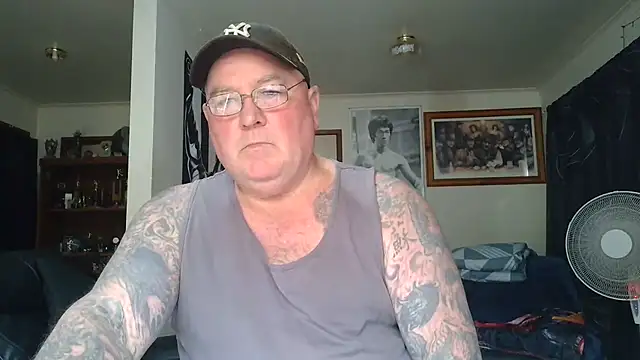 KINKYBLUEYES69 stripchat live cam model