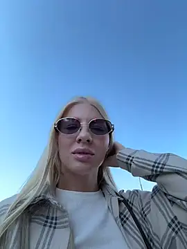 NewLale stripchat live cam model