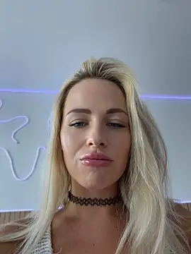 streetdoll stripchat live cam model