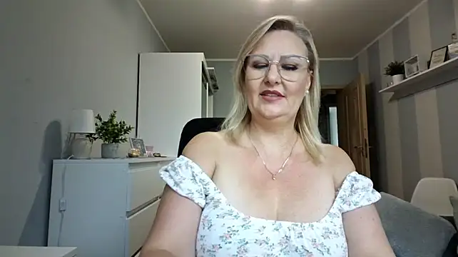 DianaLive stripchat live cam model