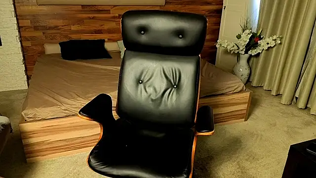 IvanHydee stripchat live cam model