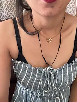 Loviiie stripchat live cam model