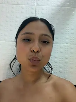 littlee_Lucy stripchat live cam model