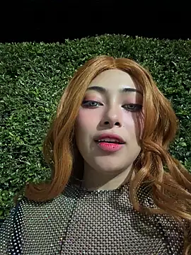 seraphine23 stripchat live cam model
