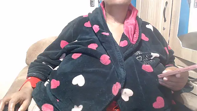 CUTEFIRMMELONSS stripchat live cam model