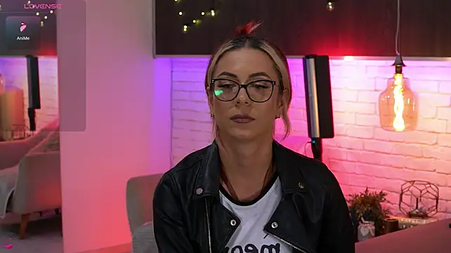 CindeFucknRella stripchat live cam model