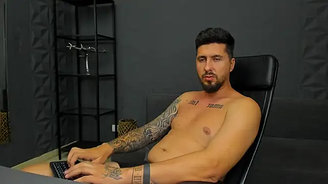 LoganStroud stripchat live cam model