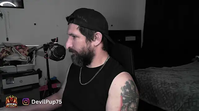 DevilPup75_ stripchat live cam model