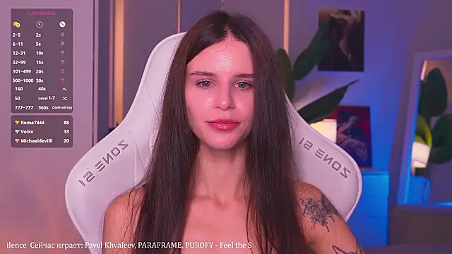 EmiMoon_ stripchat live cam model