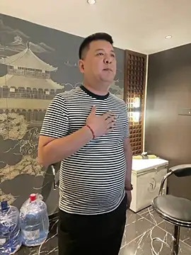 zhang1118 stripchat live cam model