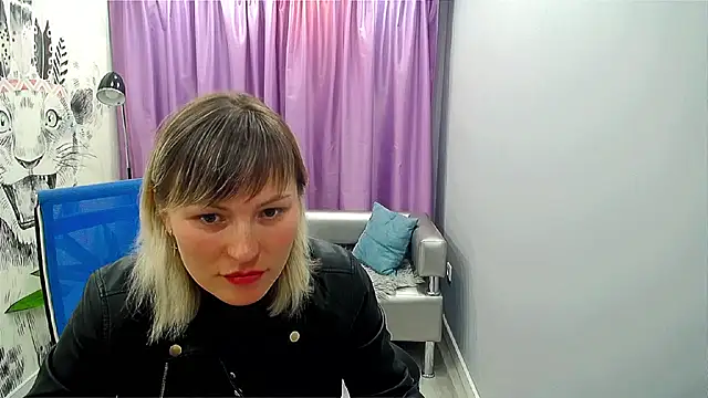 dareyann stripchat live cam model
