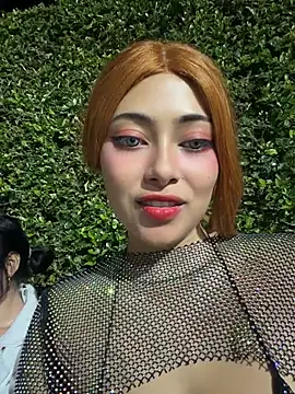 seraphine23 stripchat live cam model