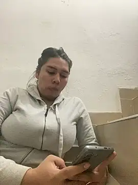 Annyeli stripchat live cam model