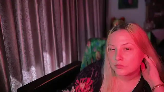 BikiHellena stripchat live cam model