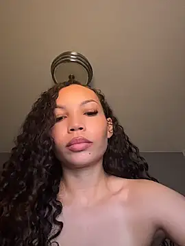 nikkiloveee stripchat live cam model