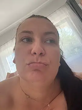 SweetCurvess stripchat live cam model