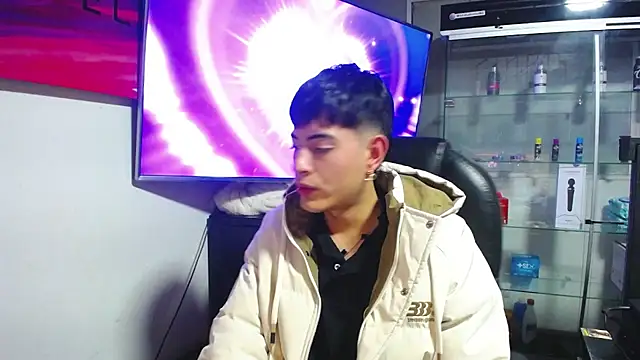 andylol330 stripchat live cam model
