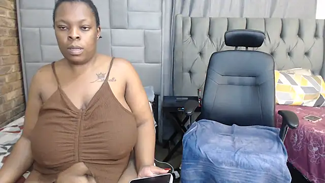 Loyal_Alisha stripchat live cam model