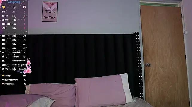 youngmommyy stripchat live cam model